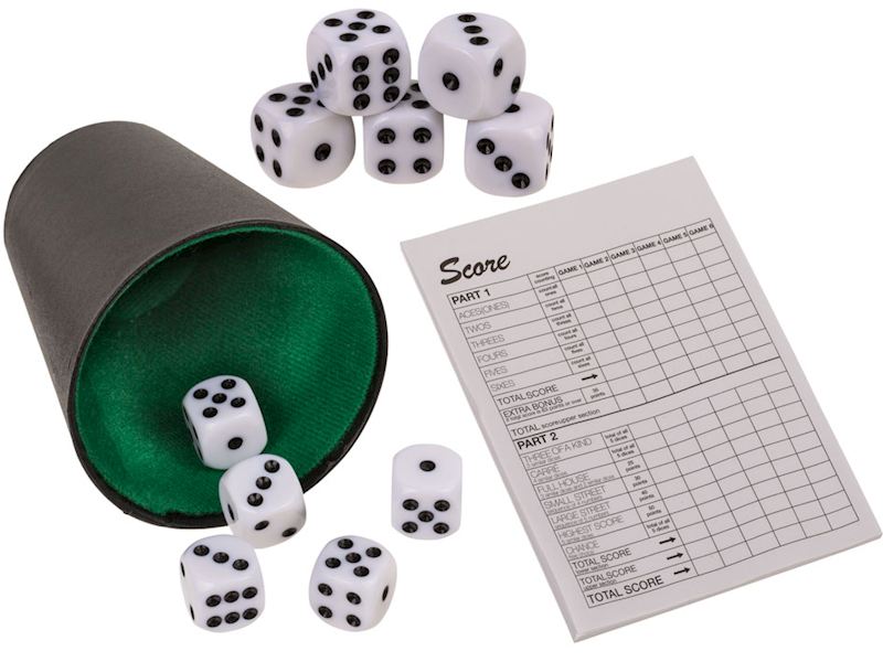 Jeu de dés, 5 dés, 1 gobelet 1 bloc de points
